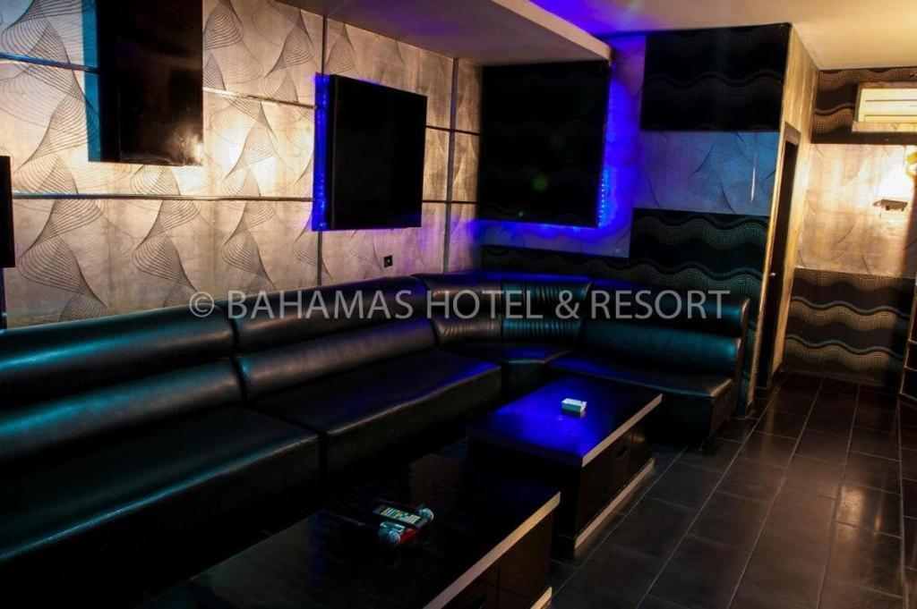 Bahamas Hotel & Resort Tanjung Pandan Exterior photo